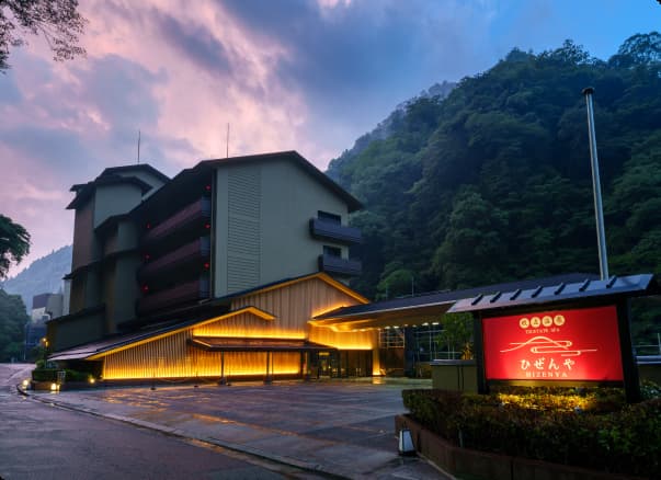 熊本県と大分県の県境、杖立の湯めぐりが愉しめる宿