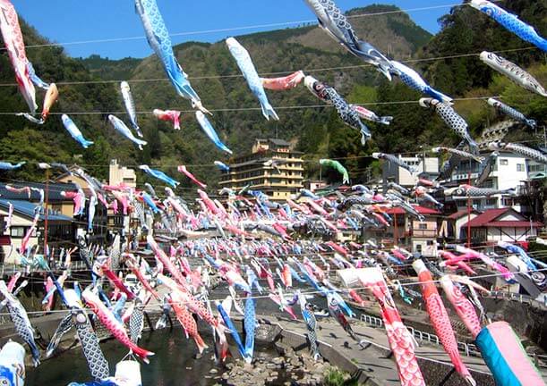 杖立温泉鯉のぼり祭り